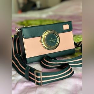 Kate Spade New York Oh Snap Camera
Crossbody Bag